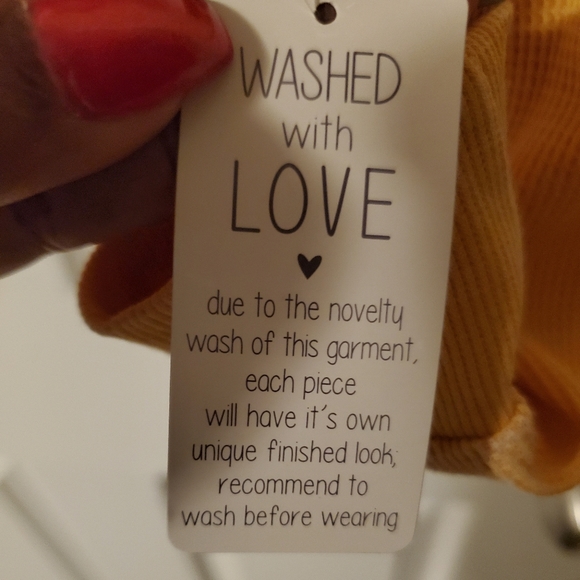 Womens Graphic Tee NWT - Picture 3 of 3